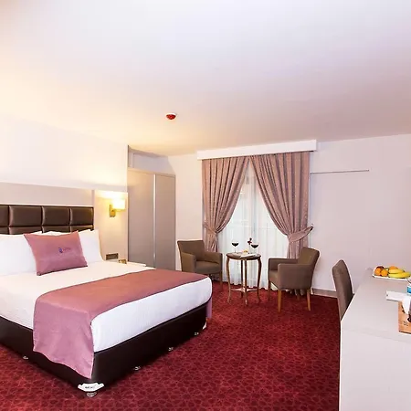 Perla Arya Hotel
